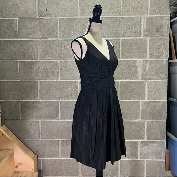 Nicole Miller satin dress. - Picture 3 of 11